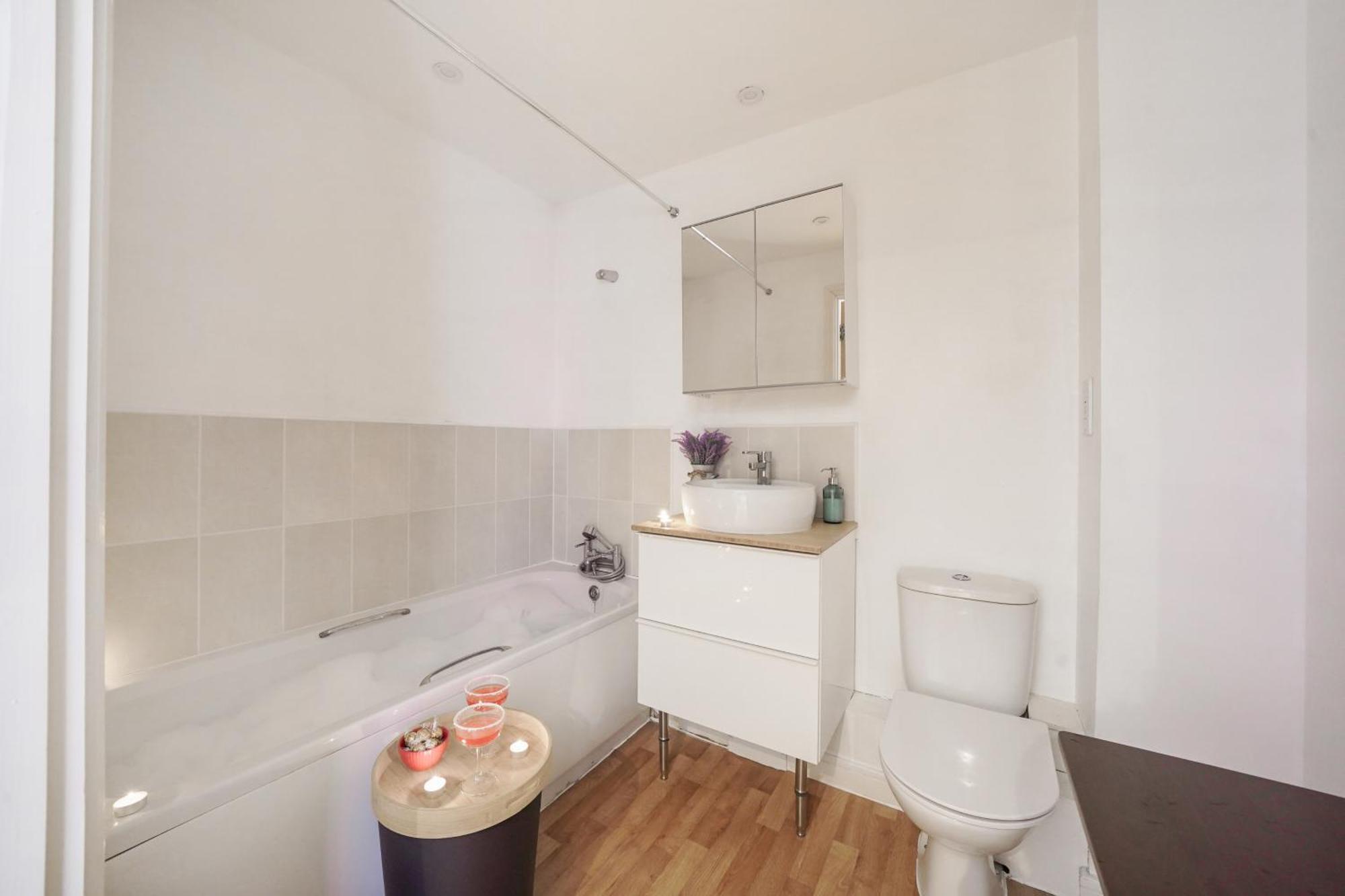 Apartment Riverside - 2 Bedroom & Free Parking *