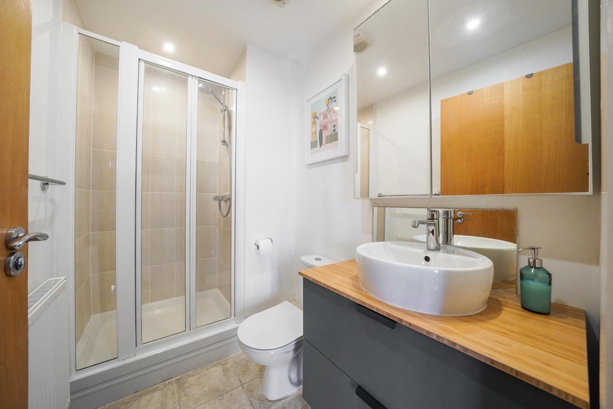 Riverside - 2 Bedroom & Free Parking Apartment Barking (Greater London)