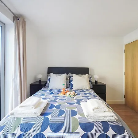 City Riverside - 2 Bedroom & Free Parking Barking  Exterior photo
