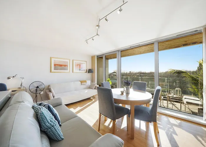 City Riverside - 2 Bedroom & Free Parking