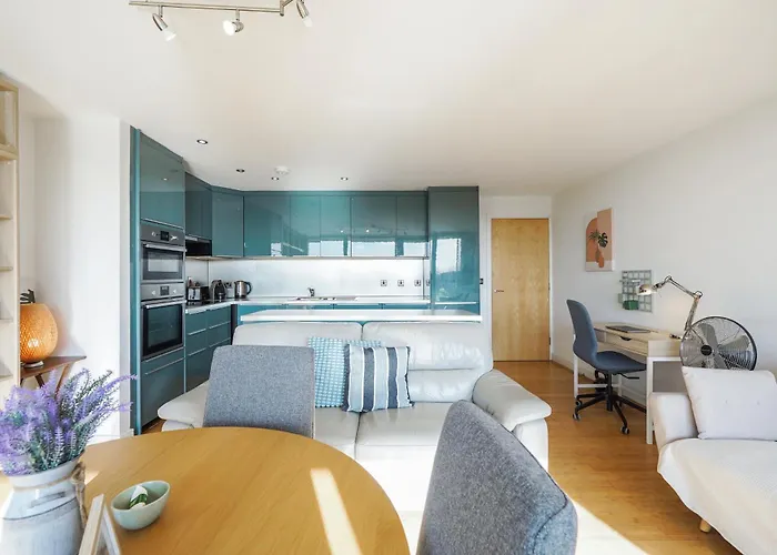 City Riverside - 2 Bedroom & Free Parking