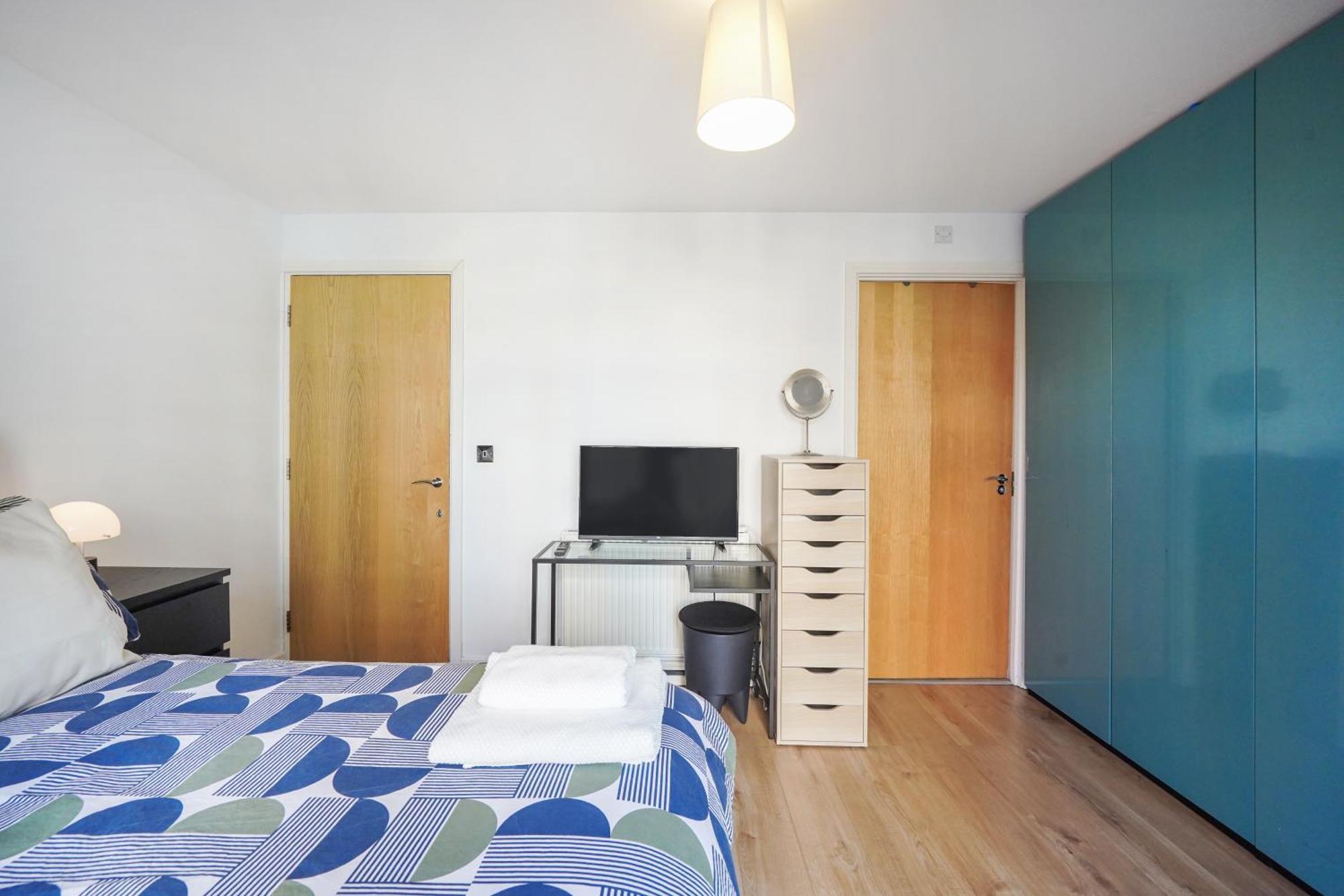 Riverside - 2 Bedroom & Free Parking Apartment *